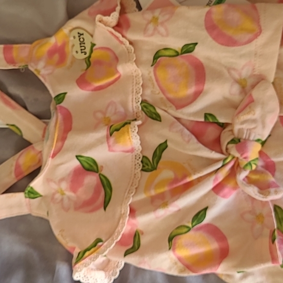 Juicy Couture, 2 Piece Set of top and shorts, Pink, 18 months - Picture 6 of 7